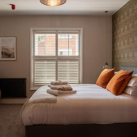 The Crown Pub And Hotel Manningtree Екстериор снимка