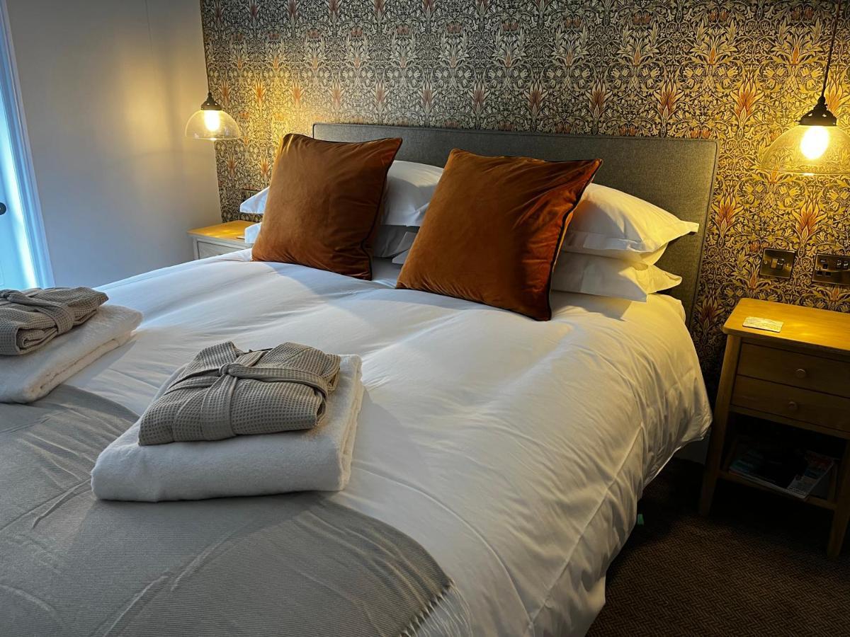 The Crown Pub And Hotel Manningtree Екстериор снимка